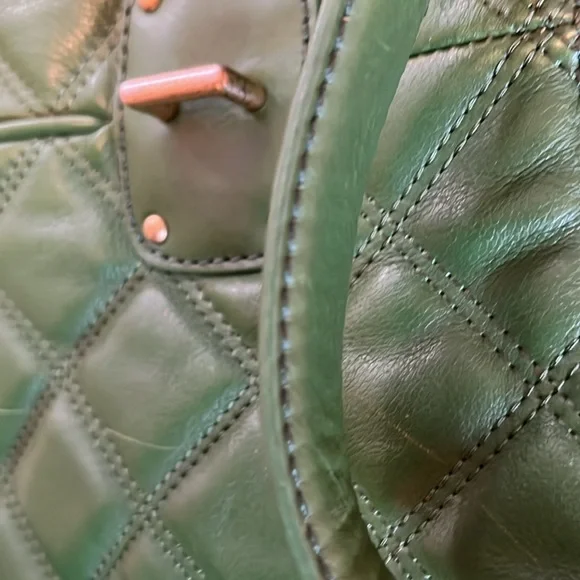 J. Crew🌹VINTAGE ‘08’ large Quincy green quilted - Picture 7 of 9